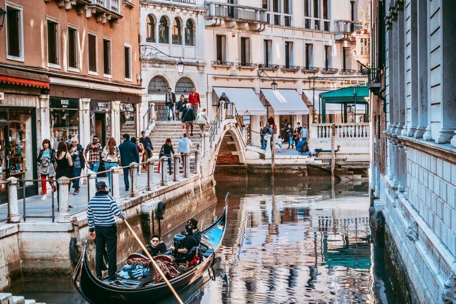 Venice: 30-Minute Gondola Ride on Grand Canal with Serenade - Punta della Dogana: Closing the Loop With a Big Venice Finish