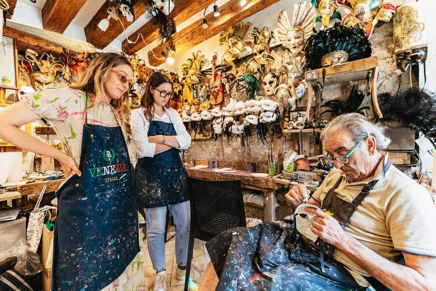 Venice: Carnival Mask Workshop - Your paint plan in a short session: pencil guides to finished detail