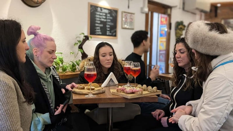 Venice: Cicchetti, Spritz, and Wine Tour in Ghetto Ebraico - Logistics that affect your comfort: walking time, English guide, and what to bring