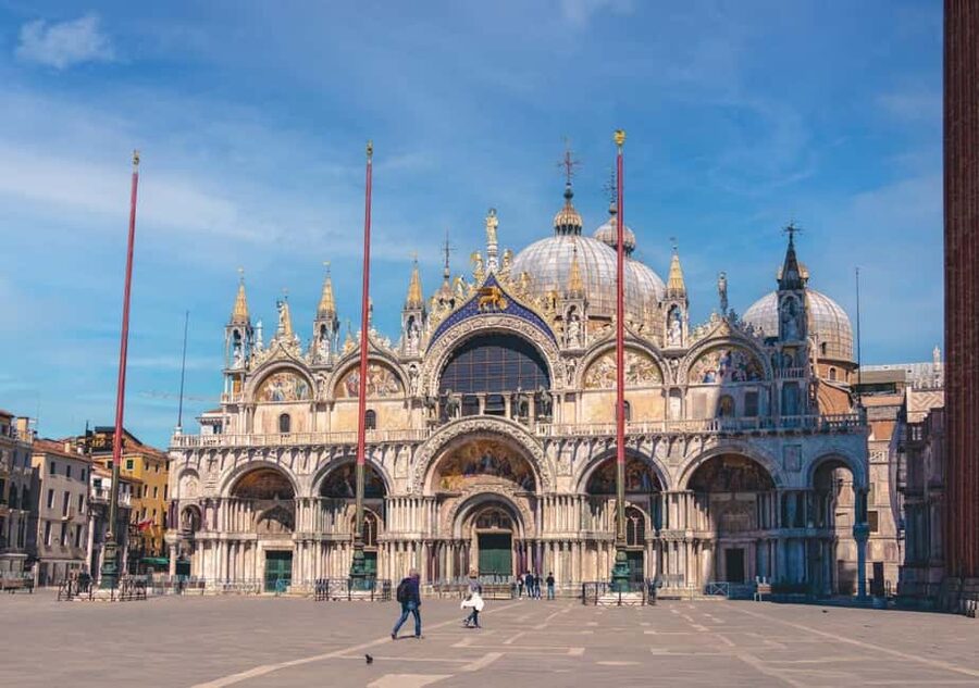 Venice: Doge's Palace and St Mark's Tour with Gondola Ride - The Gondola Ride: A 30-Minute Reset on the Water