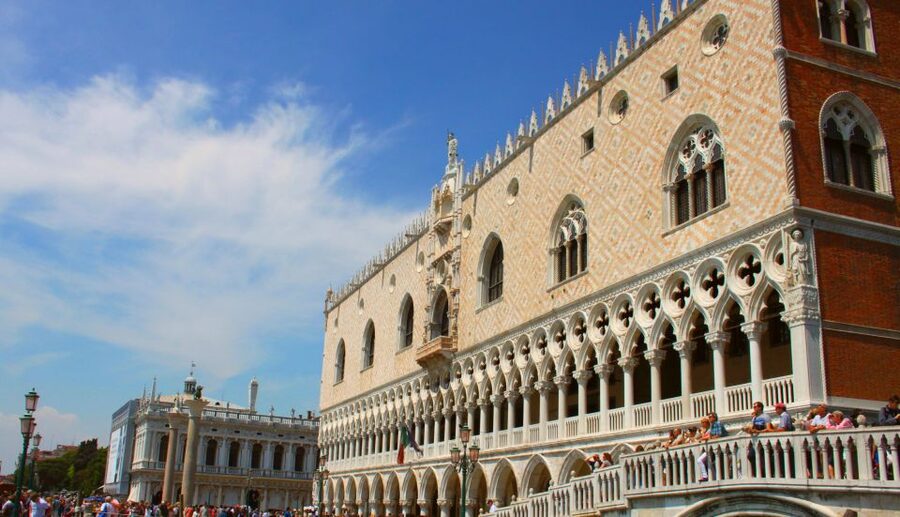 Venice: Doge's Palace, Bridge of Sighs & Prisons Guided Tour - Guided Storytelling in Real Life: The Difference Between Seeing and Understanding