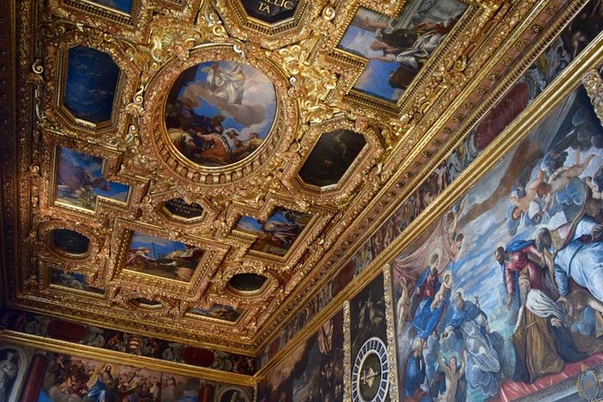 Venice: Doge’s Palace Prisons & Secret Itineraries Guided Tour - Meeting at Riva degli Schiavoni: timing matters in St. Mark’s Square