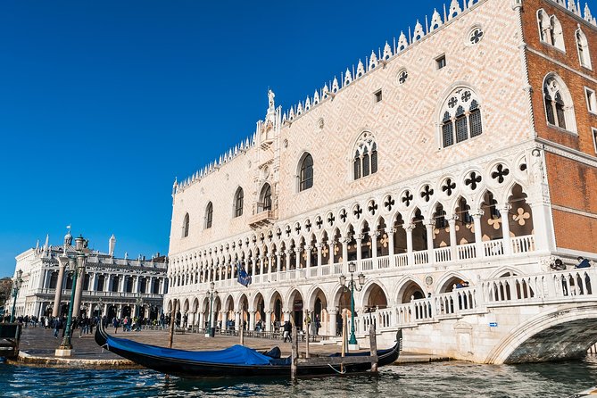 Venice: Doge’s Palace Prisons & Secret Itineraries Guided Tour - Entering Doge’s Palace fast: the “gilded rooms first” approach