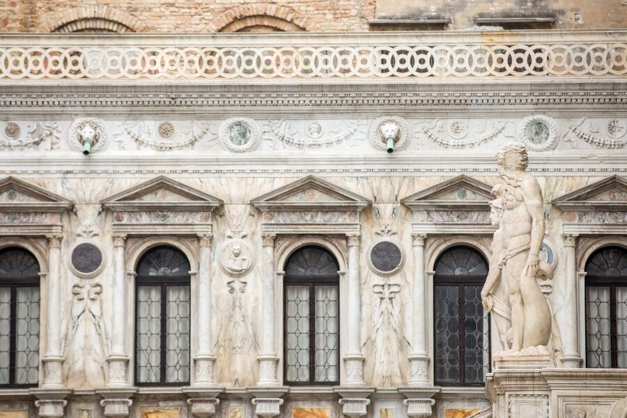 Venice: Doge's Palace Skip-the-Line Tour with Prisons - Logistics that can affect your comfort