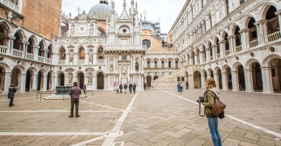 Venice: Doge's Palace Skip-the-Line Tour with Prisons - Entering the palace: how the 75 minutes are used