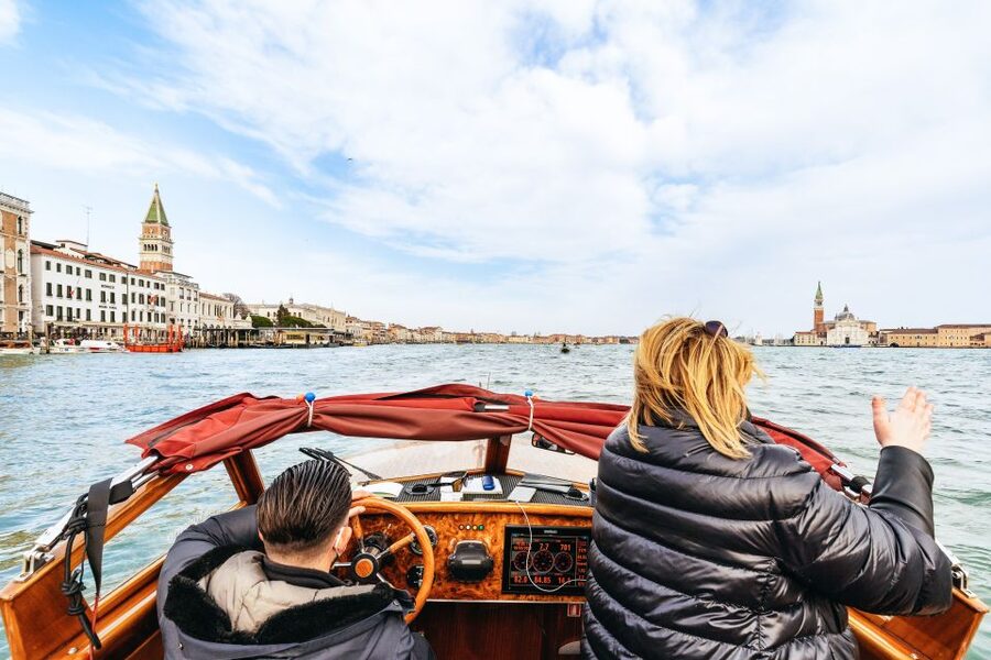 Venice: Grand Canal Boat Tour - Timing, Comfort, and Getting Good Photos from the Water