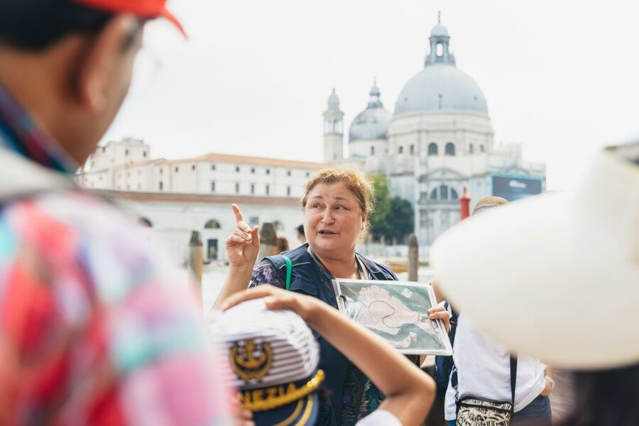 Venice: Grand Canal Gondola Ride with App Commentary - Shared Gondola Reality Check: Time, Waits, and the Gondolier Factor