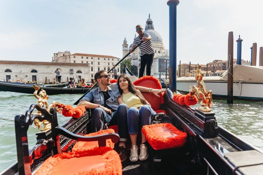 Venice: Grand Canal Gondola Ride with App Commentary - A Shared Gondola on the Grand Canal, Plus App Stories and VR
