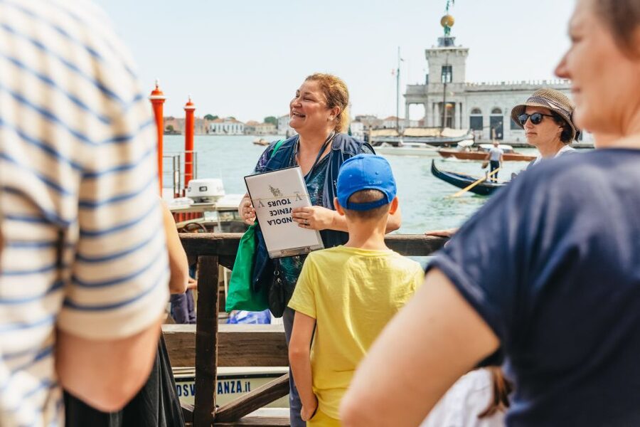 Venice: Grand Canal Gondola Ride with App Commentary - The 15 Minute Gondola Walk Before You Step In