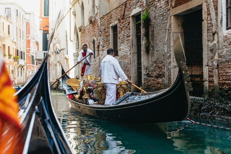 Venice: Grand Canal Gondola Ride with App Commentary - Santa Maria della Salute and Punta della Dogana, the “Big View” Moments