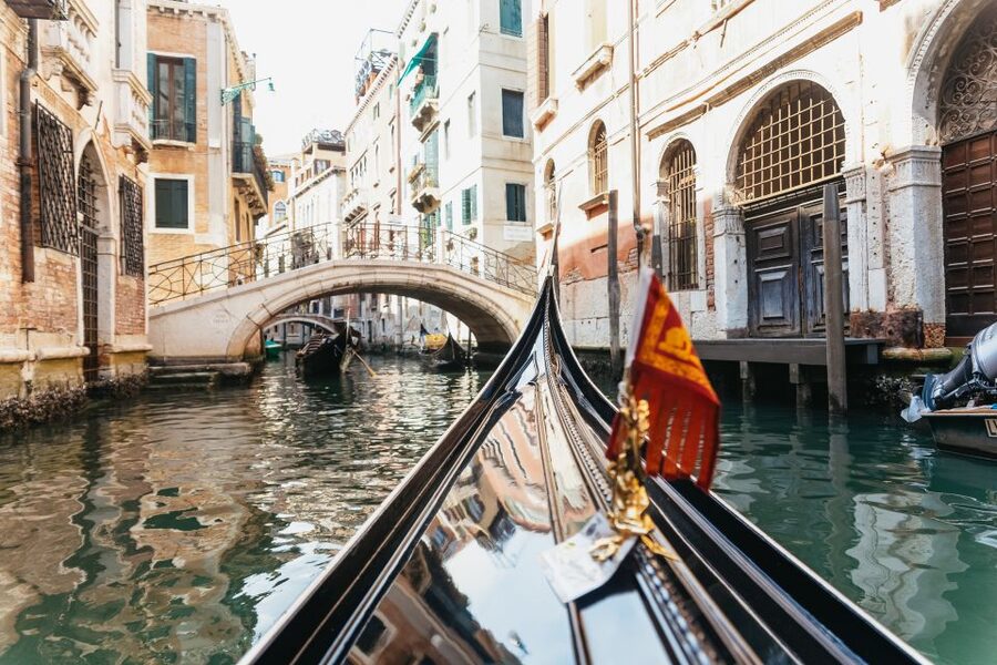 Venice: Grand Canal Gondola Ride with App Commentary - Gondola Gallery: Tools, Cross-Section, and the VR History Tour