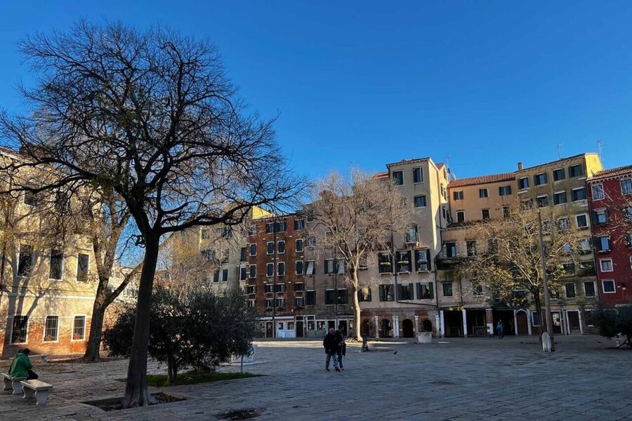 Venice: Guided Tour of the Jewish Ghetto and Synagogue Visit - “Five synagogues in view” helps you understand the neighborhood map