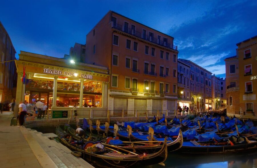Venice: Hard Rock Cafe with Set Menu for Lunch or Dinner - Getting there near St. Mark’s without the stress