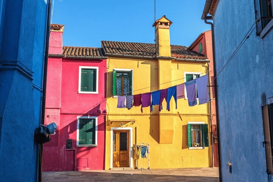 Venice Islands: Murano Glass & Burano Colors Guided Visit - Optional Venetian specialties and wine or Prosecco upgrade
