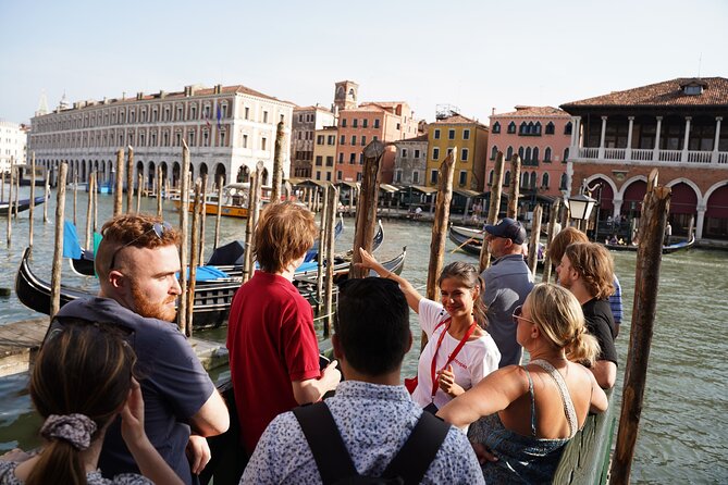 Venice Like a Local: Food, Wine & Spritz Tour with Traghetto Ride - Cicchetti, Spritz, and Wine: The Menu Behind the Walk