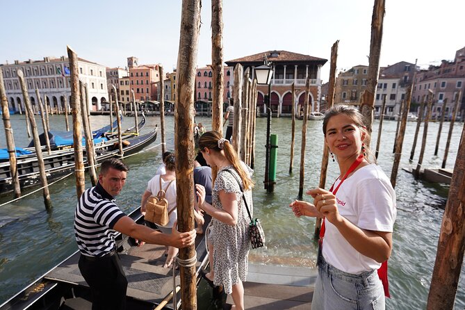 Venice Like a Local: Food, Wine & Spritz Tour with Traghetto Ride - Timing, Route Changes, and Responsible Venice Tips