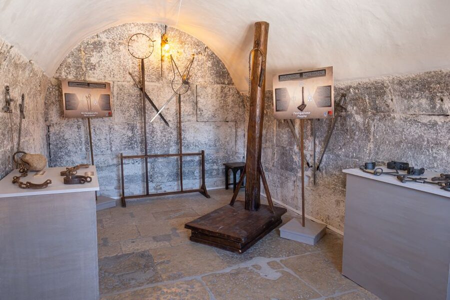 Venice: Lords of the Night Prison’s Palace Cells & Tortures - Entering the Courthouse Rooms and the Dark Cells
