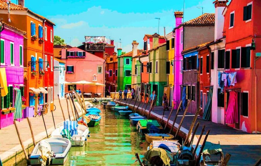 Venice: Murano and Burano Half-Day Lagoon Trip - Logistics reality check: queues, signage, and meeting points