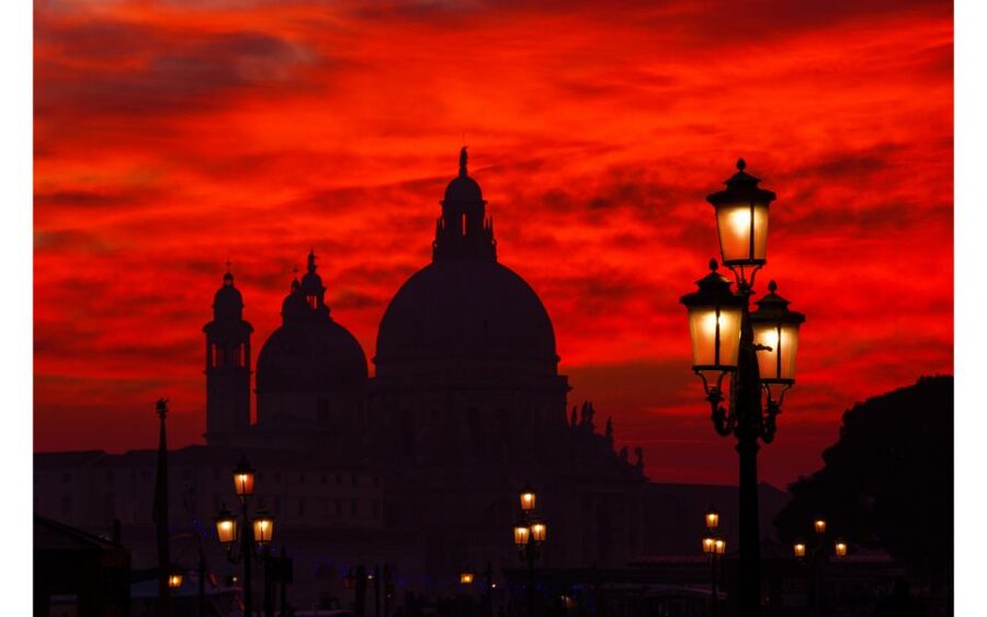Venice: Mysterious Tales of Ghosts and Murders - Stop 1: Campo San Bartolomio, Where You Start Seeing the City Differently