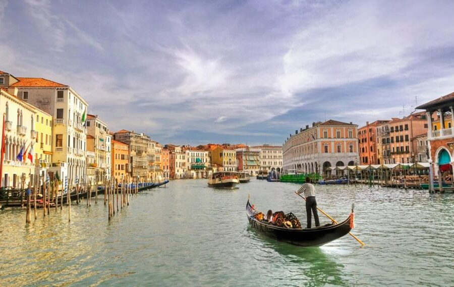 Venice: Private Gondola Cruise for up to 5 Passengers - How private really changes the experience