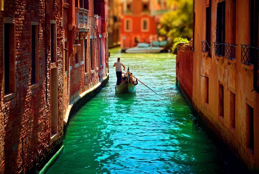 Venice: Private Gondola Cruise for up to 5 Passengers - Who should book this private gondola cruise