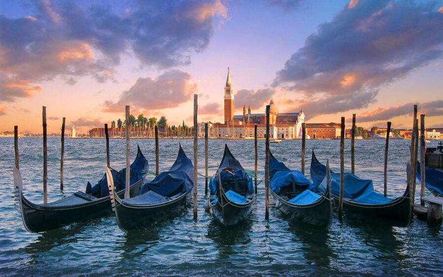 Venice: Private Gondola Cruise for up to 5 Passengers - Quick practical expectations before you step on
