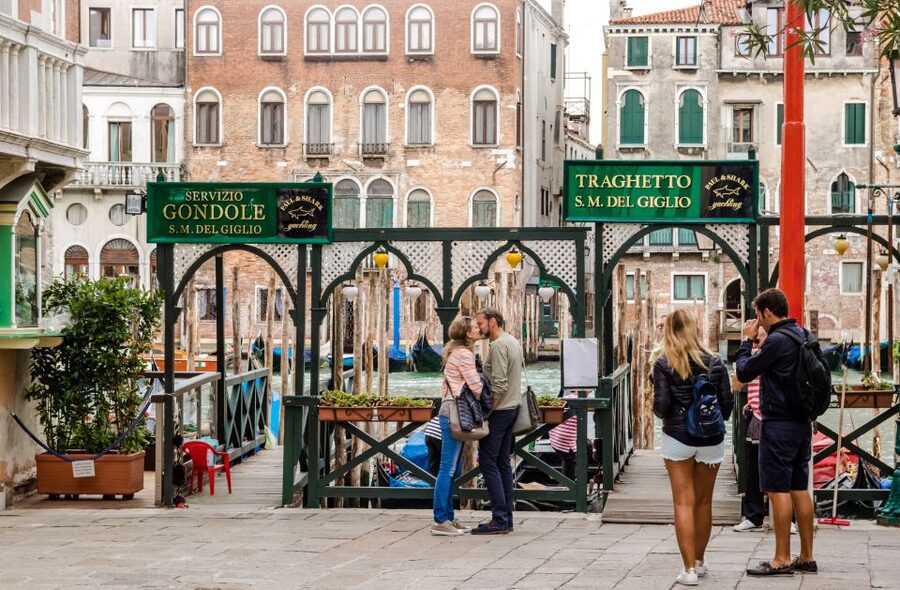 Venice: Private Gondola Ride - Photo help and the romance factor that’s actually practical