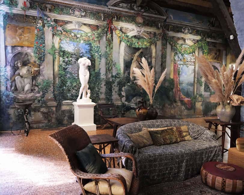 Venice: Rialto Bridge & Offbeat Unusual Venice Walking Tour - How the Tour Runs Day to Day: Audio Gear, Small Groups, and Pacing