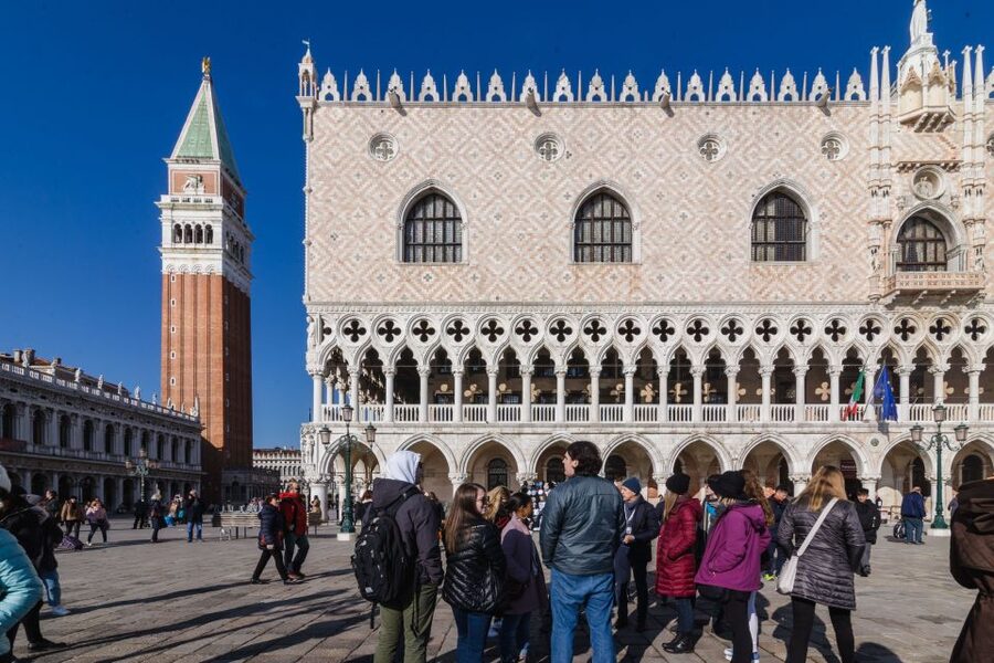 Venice: Rialto Bridge & Offbeat Unusual Venice Walking Tour - Casanova’s House and Other “Wait, What Is That?” Corners
