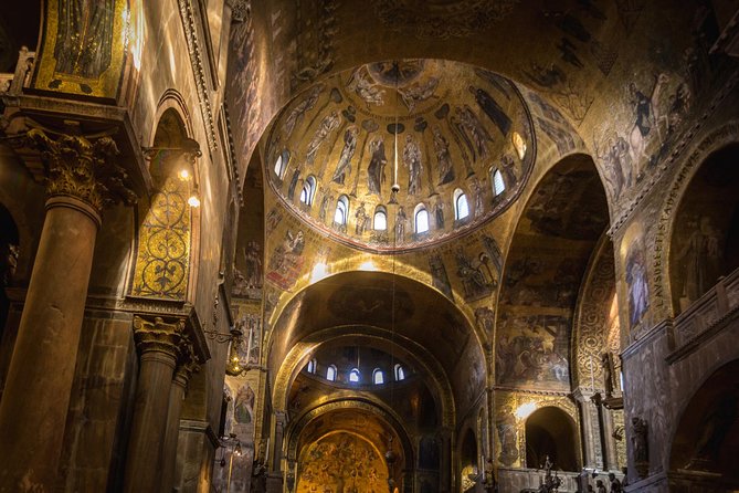 Venice's Best: Basilica, Doge's Palace, Gondola & History Gallery - Gondola on the Canal Grande: shared ride plus app commentary