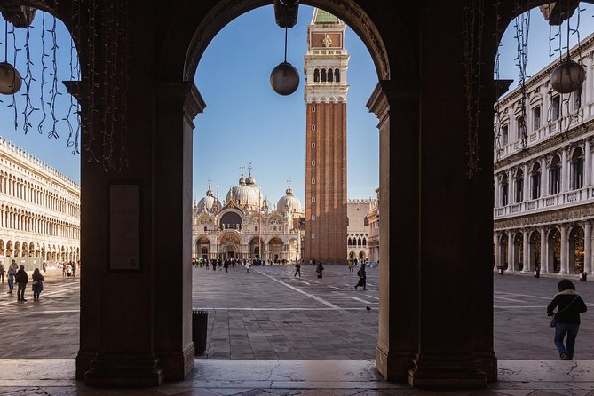 Venice's Best: Basilica, Doge's Palace, Gondola & History Gallery - Small group and guide style: why it can feel great, and when it can wobble