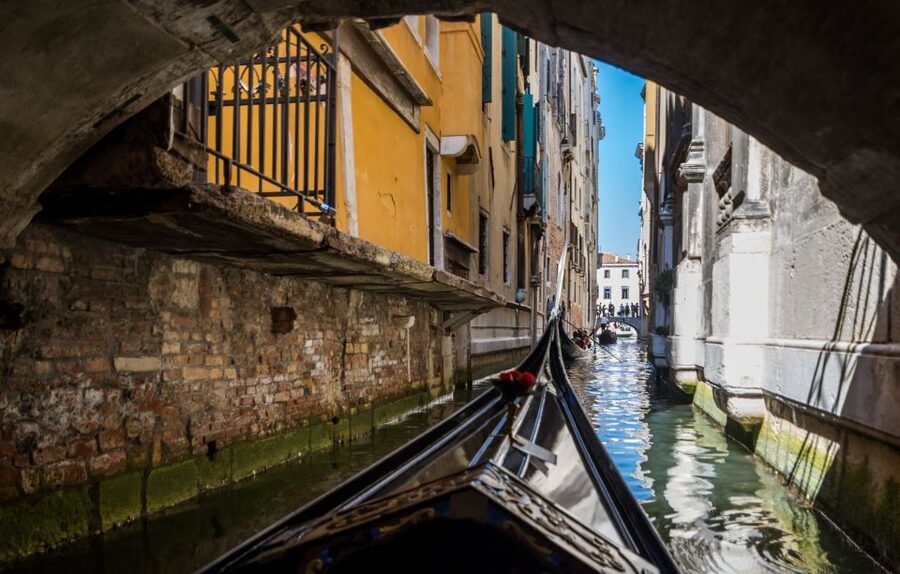 Venice: Shared Gondola Ride Across the Grand Canal - Why this shared gondola feels worth it on Canal Grande