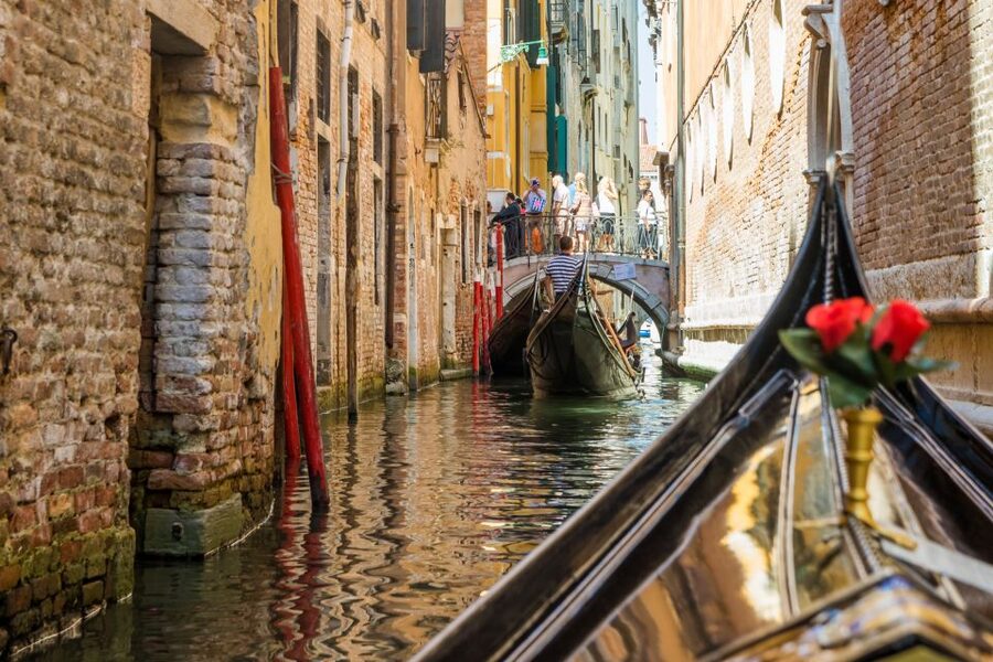 Venice: Shared Gondola Ride Across the Grand Canal - Grand Canal vs side canals: how to choose your favorite part