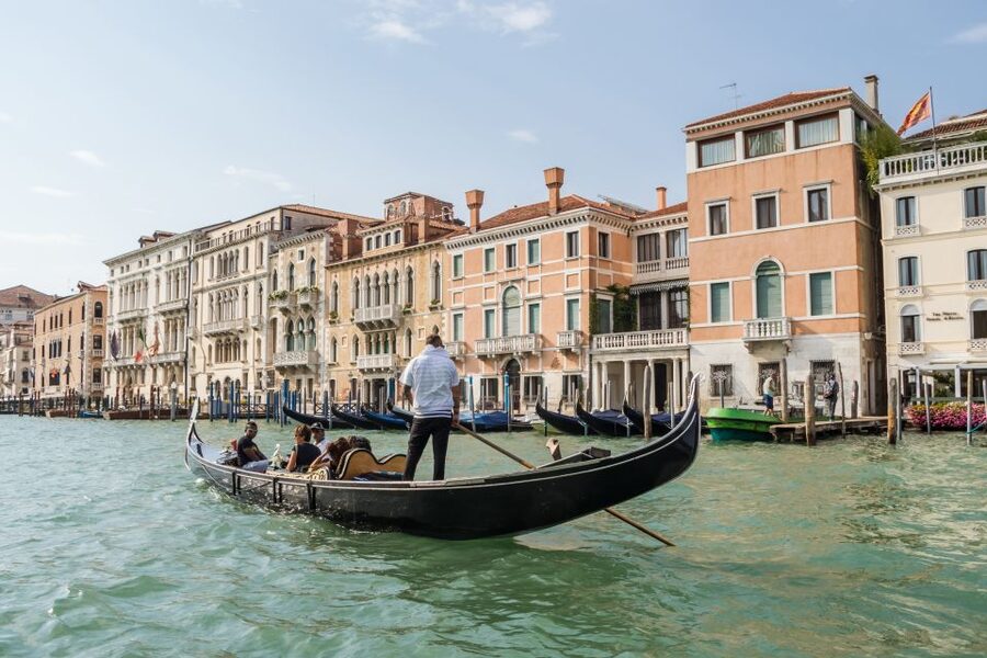 Venice: Shared Gondola Ride Across the Grand Canal - Who should book this shared gondola and who should skip it