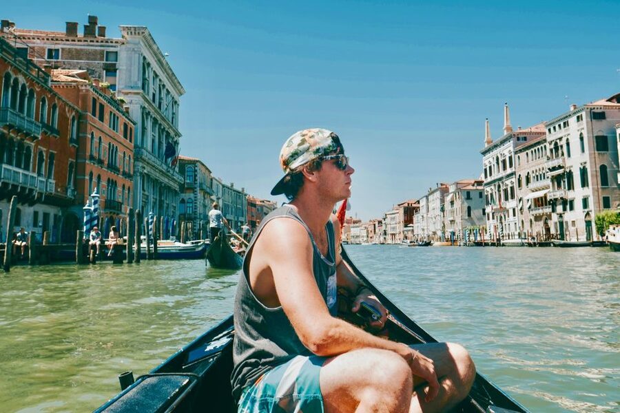 Venice: Shared Gondola Ride through the Lagoon City - How the Shared Gondola Ride Works, and What the Gondolier Does