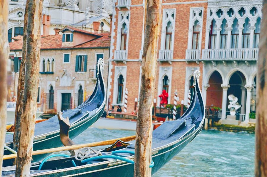 Venice: Shared Gondola Ride through the Lagoon City - Shared Experience Etiquette: Luggage, Waiting, and Seating