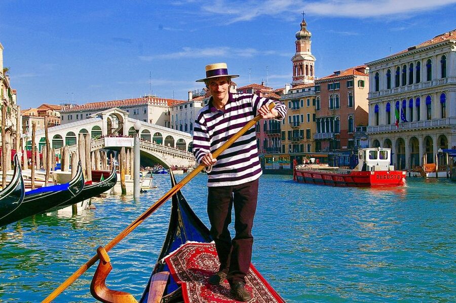 Venice: Shared Gondola Ride through the Lagoon City - Bad Weather Reality: What Happens If the Tour Stops