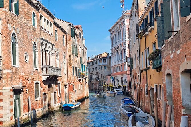 Venice Sightseeing Small Group Walking Tour with a Local Guide - Walking realities in Venice: comfort, stairs, and picture time