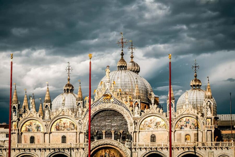 Venice: Skip-the-line St. Mark's Basilica Entry & Audioguide - Audio Guide Setup: Phone, Headphones, and Why Downloading Matters