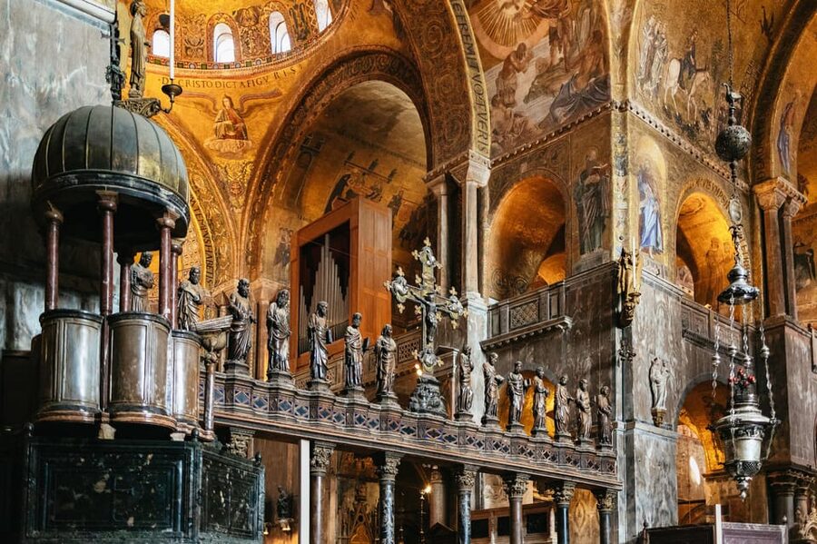 Venice: St. Mark's Basilica & Doge's Palace Tour with Ticket - Doge’s Palace and Venetian power: Gothic rooms, craftsmen, and Casanova stories