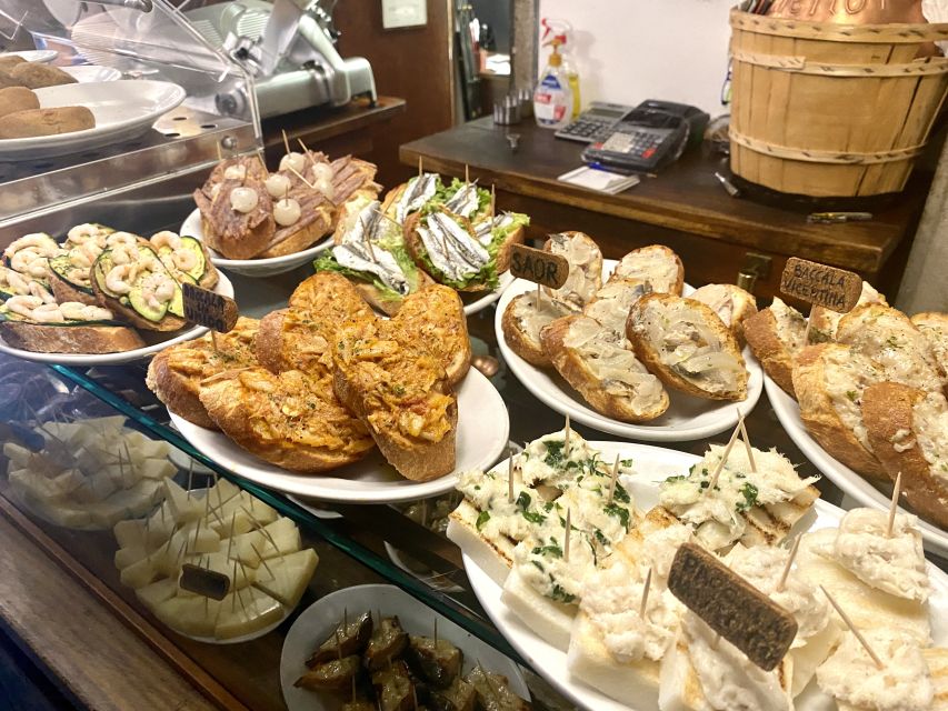 Venice: Street Food Tour with a Local Guide and Tastings - Campo San Polo to Basilica dei Frari: Snacks Paired With Architecture