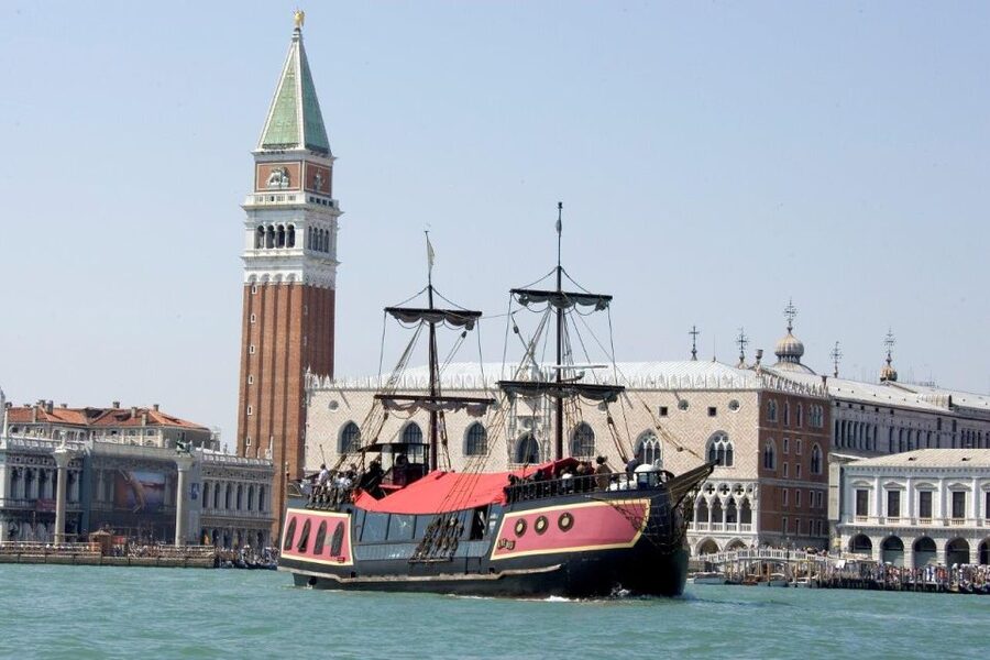 Venice: Venetian Lagoon Tour and Galleon Dinner - Should You Book the Venice Venetian Lagoon Tour and Galleon Dinner?