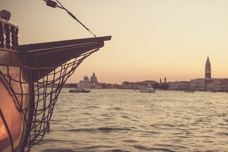 Venice: Venetian Lagoon Tour and Galleon Dinner - A Candlelit Lagoon Dinner That Turns Venice Into a Night Show