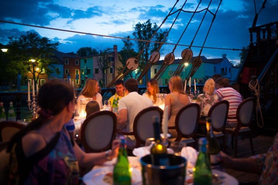Venice: Venetian Lagoon Tour and Galleon Dinner - Central Deck vs Prow vs Stern: Picking the Right View