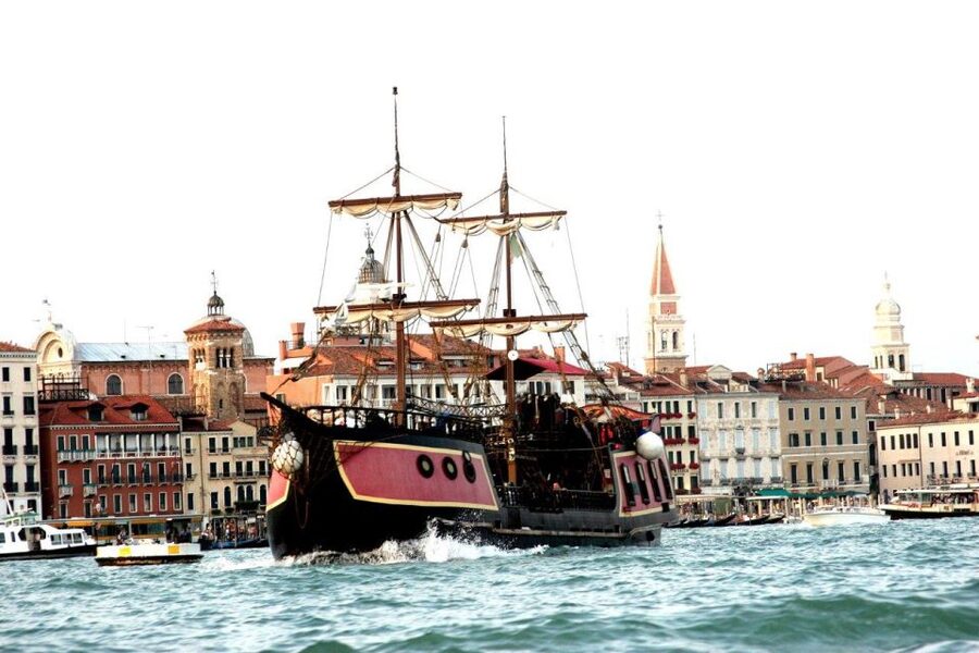 Venice: Venetian Lagoon Tour and Galleon Dinner - Where You Go After Dusk: Arsenal, Murano, and a Night Cruise Around Burano