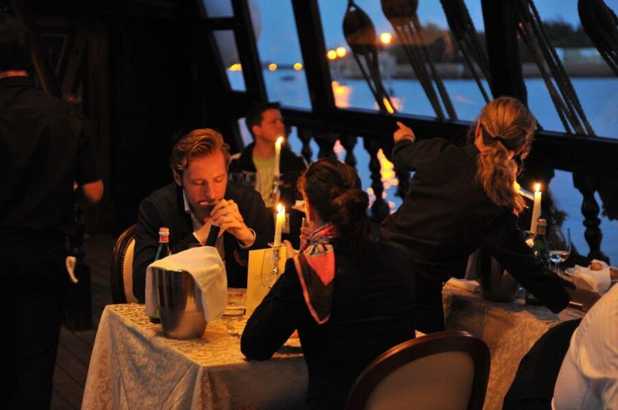Venice: Venetian Lagoon Tour and Galleon Dinner - Getting On Board at Museo Navale, Then Settling Into Your Table