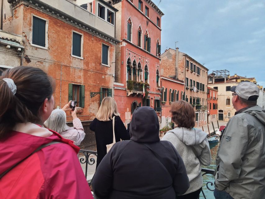 Venice: Walking Guided Tour of the City Must-See Sites - Ending at Piazza San Marco: Basilica and Palazzo Ducale from outside