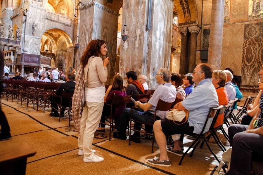 Venice: Walking tour, Doge Palace, & St. Mark's Basilica - Group size and how to hear the guide in big rooms