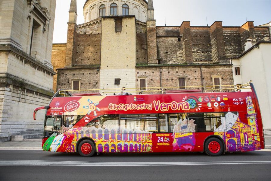 Verona: Hop-on Hop-off Tour 24 or 48-Hour Ticket - Red Route: San Zeno, Via Diaz Shopping, and Roman Stops